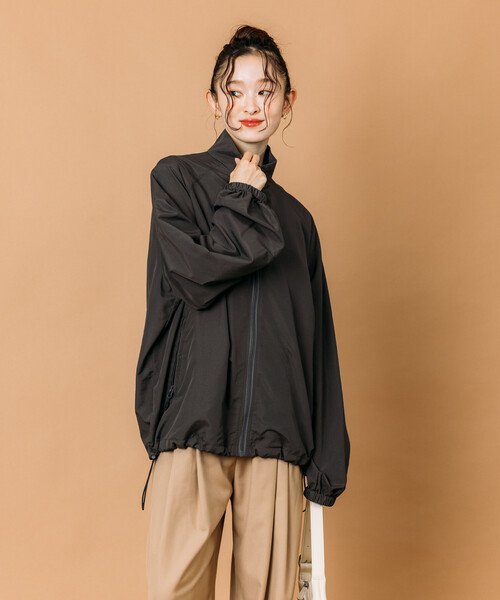 FREAK'S STORE(フリークスストア)の「限定展開 リラックスフィット スタンドカラー ナイロン ジップブルゾン(ブルゾン・メンズ・ブラック/チャコールグレー/ネイビー/ベージュ/レオパード・LARGE/MEDIUM/SMALL)」の18枚目の写真