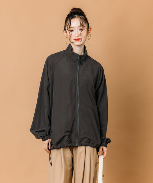 FREAK'S STORE(フリークスストア)の「限定展開 リラックスフィット スタンドカラー ナイロン ジップブルゾン(ブルゾン・メンズ・ブラック/チャコールグレー/ネイビー/ベージュ/レオパード・LARGE/MEDIUM/SMALL)」の20枚目の写真