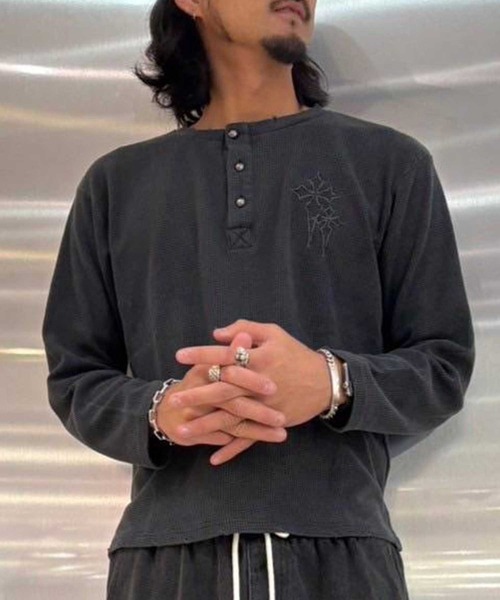 FREE DEE（フリー ディー）の「A'GEM/9 × .kom 『FREE DEE/フリーディー』 ワッフルクロスヘンリーネック長袖Ｔシャツ（Tシャツ/カットソー・メンズ・チャコールグレー/ブラック・M）」の2枚目の写真