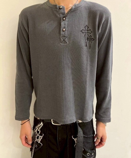 FREE DEE（フリー ディー）の「A'GEM/9 × .kom 『FREE DEE/フリーディー』 ワッフルクロスヘンリーネック長袖Ｔシャツ（Tシャツ/カットソー・メンズ・チャコールグレー/ブラック・M）」の7枚目の写真