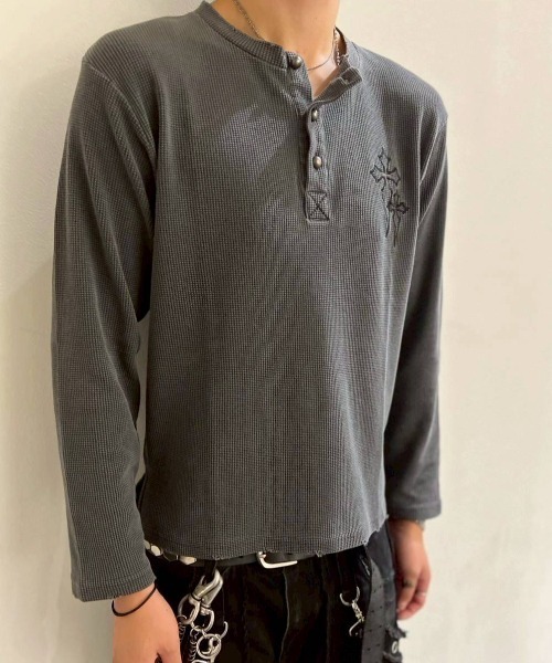 FREE DEE（フリー ディー）の「A'GEM/9 × .kom 『FREE DEE/フリーディー』 ワッフルクロスヘンリーネック長袖Ｔシャツ（Tシャツ/カットソー・メンズ・チャコールグレー/ブラック・M）」の9枚目の写真