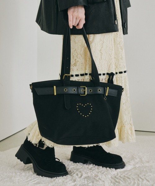 idem（イデム）の「heart × belt suede shoulder bag / ハートベルトスエードショルダーバッグ（トートバッグ・レディース・ブラック/ブラウン・FREE）」の22枚目の写真