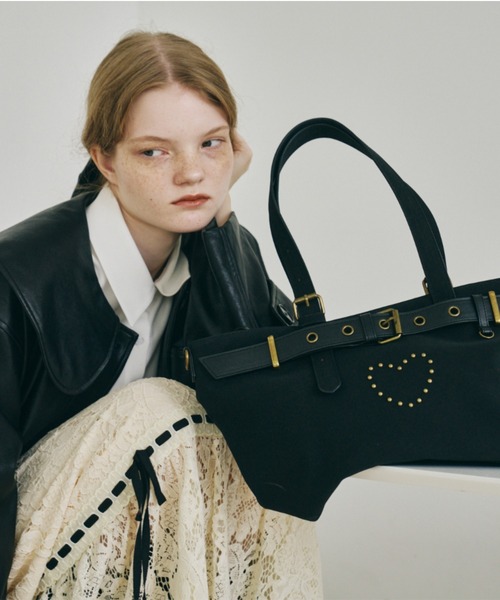 idem（イデム）の「heart × belt suede shoulder bag / ハートベルトスエードショルダーバッグ（トートバッグ・レディース・ブラック/ブラウン・FREE）」の18枚目の写真