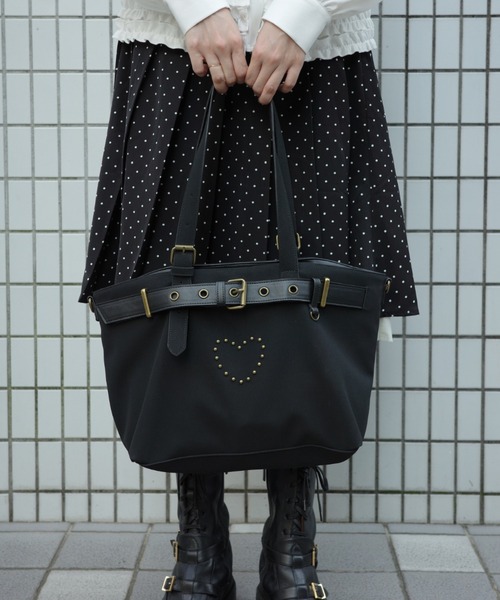 idem（イデム）の「heart × belt suede shoulder bag / ハートベルトスエードショルダーバッグ（トートバッグ・レディース・ブラック/ブラウン・FREE）」の12枚目の写真