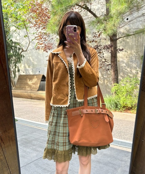 idem（イデム）の「heart × belt suede shoulder bag / ハートベルトスエードショルダーバッグ（トートバッグ・レディース・ブラック/ブラウン・FREE）」の13枚目の写真