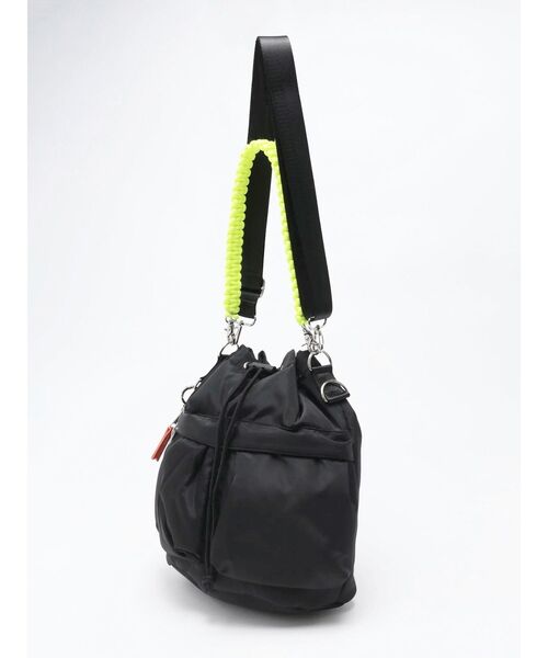 cheek(BAG)(チーク)の「【cheek】kinchaku code 2 way tote(トートバッグ・レディース・ブラック/ホワイト/パープル/ベージュ・FREE)」の6枚目の写真
