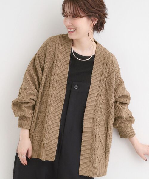SHOO・LA・RUE(シューラルー)の「【洗濯機可/S-LL】大人の抜け感 ざっくり編み モールケーブルカーディガン【CIRCRIC】(カーディガン/ボレロ・レディース・ブラウン系/イエロー系その他/アイボリー・04/03/02/01)」の2枚目の写真