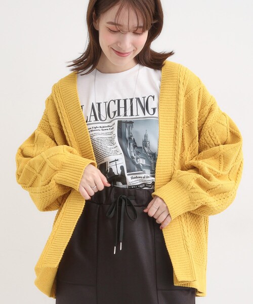SHOO・LA・RUE(シューラルー)の「【洗濯機可/S-LL】大人の抜け感 ざっくり編み モールケーブルカーディガン【CIRCRIC】(カーディガン/ボレロ・レディース・ブラウン系/イエロー系その他/アイボリー・04/03/02/01)」の3枚目の写真