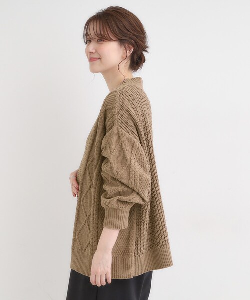 SHOO・LA・RUE(シューラルー)の「【洗濯機可/S-LL】大人の抜け感 ざっくり編み モールケーブルカーディガン【CIRCRIC】(カーディガン/ボレロ・レディース・ブラウン系/イエロー系その他/アイボリー・04/03/02/01)」の5枚目の写真