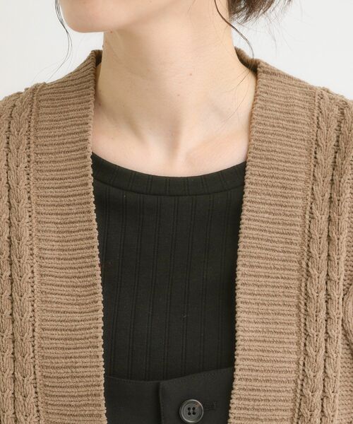 SHOO・LA・RUE(シューラルー)の「【洗濯機可/S-LL】大人の抜け感 ざっくり編み モールケーブルカーディガン【CIRCRIC】(カーディガン/ボレロ・レディース・ブラウン系/イエロー系その他/アイボリー・04/03/02/01)」の11枚目の写真