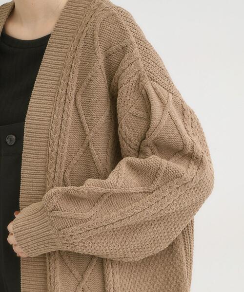 SHOO・LA・RUE(シューラルー)の「【洗濯機可/S-LL】大人の抜け感 ざっくり編み モールケーブルカーディガン【CIRCRIC】(カーディガン/ボレロ・レディース・ブラウン系/イエロー系その他/アイボリー・04/03/02/01)」の12枚目の写真