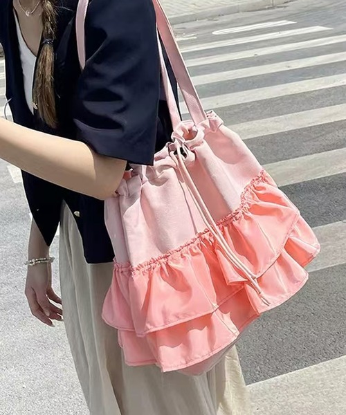 NuNuNa（ヌヌナ）の「【NuNuNa】２WAYフリルデザイン ビックサイズ トートバッグ（トートバッグ・レディース・グリーン/ピンク/アイボリー/ブラック・FREE）」の4枚目の写真