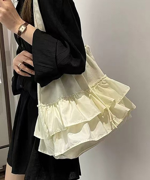 NuNuNa（ヌヌナ）の「【NuNuNa】２WAYフリルデザイン ビックサイズ トートバッグ（トートバッグ・レディース・グリーン/ピンク/アイボリー/ブラック・FREE）」の2枚目の写真
