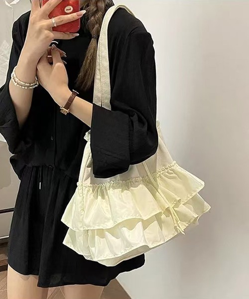 NuNuNa（ヌヌナ）の「【NuNuNa】２WAYフリルデザイン ビックサイズ トートバッグ（トートバッグ・レディース・グリーン/ピンク/アイボリー/ブラック・FREE）」の13枚目の写真