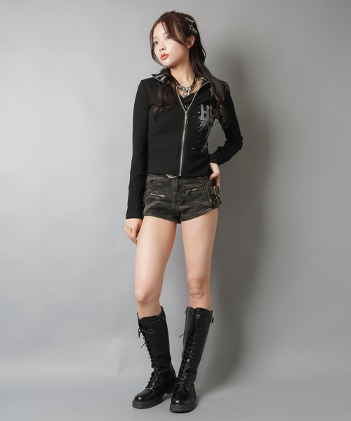 SPINNS(スピンズ)の「ギャルリバイバル☆トップスにも羽織にも映えるグランジZIPトップス(Tシャツ/カットソー・レディース・ブラック/グレー・ONESIZE)」の9枚目の写真