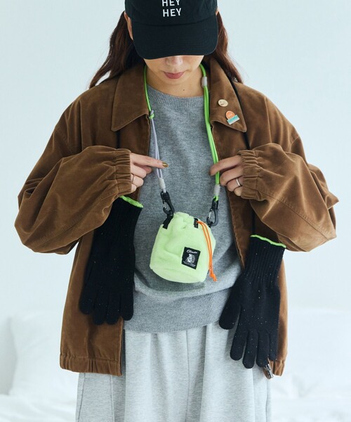 COBMASTER(コブマスター)の「Cobmaster/コブマスター 別注Fluffy Drawstring bag mini ドローストリング ミニバッグ(ショルダーバッグ・レディース・ブラック/グレー/グリーン/ピンク/ベージュ・ONE SIZE)」の4枚目の写真