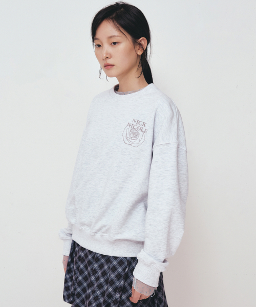 NICK&NICOLE(ニックアンドニコール)の「MINI VOLUME NICOLE ROSE SWEATSHIRT_MELANGE SILVER(スウェット・レディース・その他・FREE)」の2枚目の写真