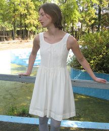 SINOON（シヌーン）の「Round Shirring Sleeveless Dress (Cream)（ワンピース）」