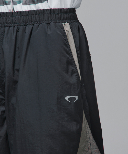 SCALLYWAG（スカリーワグ）の「カラー ブロック バミューダ ナイロン パンツ[チャコール]（その他パンツ・レディース・その他・MEDIUM）」の6枚目の写真