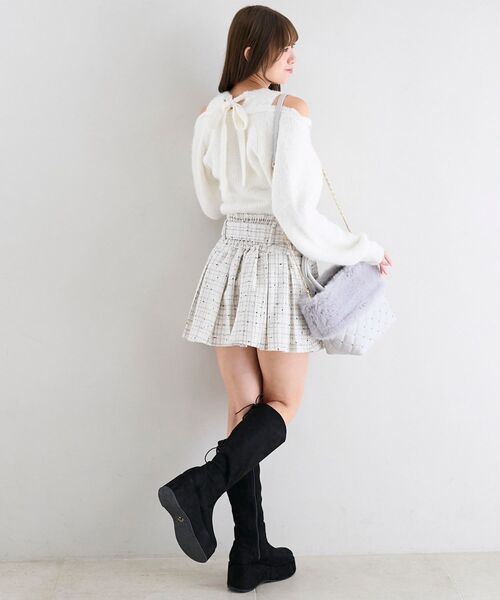 MAJESTIC LEGON(マジェスティックレゴン)の「オープンショルダーカシュクールニット(ニット/セーター・レディース・アイボリー/ブラック/ピンク・MEDIUM)」の6枚目の写真