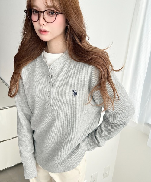 U.S. POLO ASSN.(ユーエスポロアッスン)の「moment+別注【U.S.POLO ASSN.】ワンポイント刺繍長袖ワッフルヘンリーネックプルオーバー(Tシャツ/カットソー・レディース・ブラック/ネイビー/杢グレー/アイボリー・L/M)」の16枚目の写真