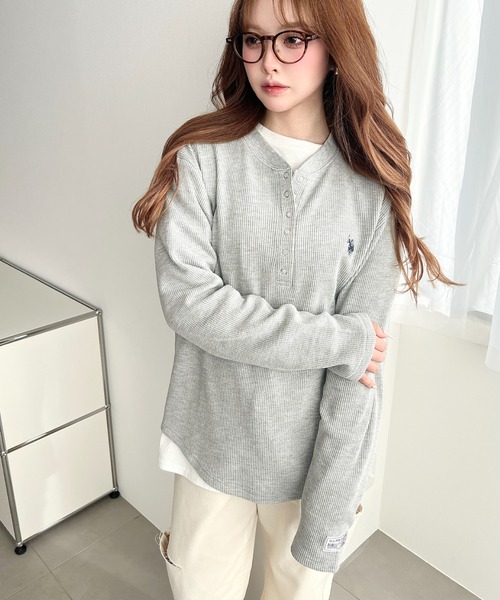 U.S. POLO ASSN.(ユーエスポロアッスン)の「moment+別注【U.S.POLO ASSN.】ワンポイント刺繍長袖ワッフルヘンリーネックプルオーバー(Tシャツ/カットソー・レディース・ブラック/ネイビー/杢グレー/アイボリー・L/M)」の11枚目の写真