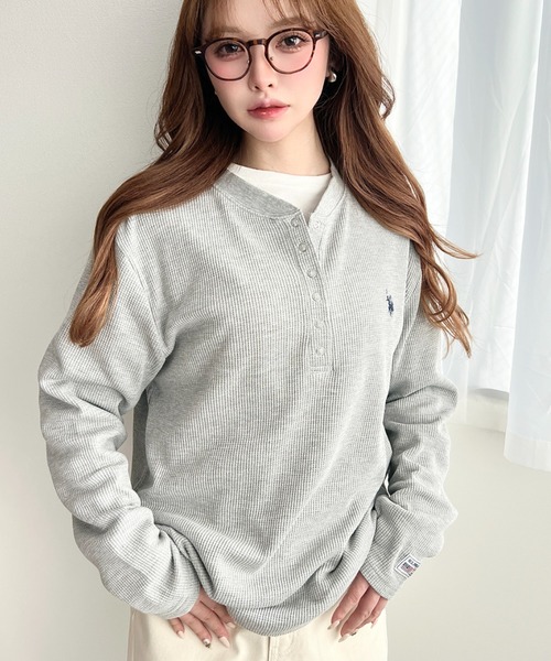 U.S. POLO ASSN.(ユーエスポロアッスン)の「moment+別注【U.S.POLO ASSN.】ワンポイント刺繍長袖ワッフルヘンリーネックプルオーバー(Tシャツ/カットソー・レディース・ブラック/ネイビー/杢グレー/アイボリー・L/M)」の10枚目の写真