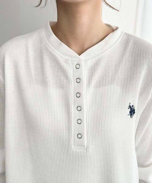 U.S. POLO ASSN.(ユーエスポロアッスン)の「moment+別注【U.S.POLO ASSN.】ワンポイント刺繍長袖ワッフルヘンリーネックプルオーバー(Tシャツ/カットソー・レディース・ブラック/ネイビー/杢グレー/アイボリー・L/M)」の21枚目の写真