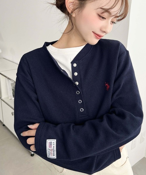 U.S. POLO ASSN.(ユーエスポロアッスン)の「moment+別注【U.S.POLO ASSN.】ワンポイント刺繍長袖ワッフルヘンリーネックプルオーバー(Tシャツ/カットソー・レディース・ブラック/ネイビー/杢グレー/アイボリー・L/M)」の9枚目の写真