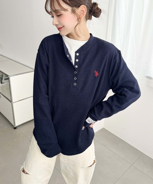 U.S. POLO ASSN.(ユーエスポロアッスン)の「moment+別注【U.S.POLO ASSN.】ワンポイント刺繍長袖ワッフルヘンリーネックプルオーバー(Tシャツ/カットソー・レディース・ブラック/ネイビー/杢グレー/アイボリー・L/M)」の7枚目の写真