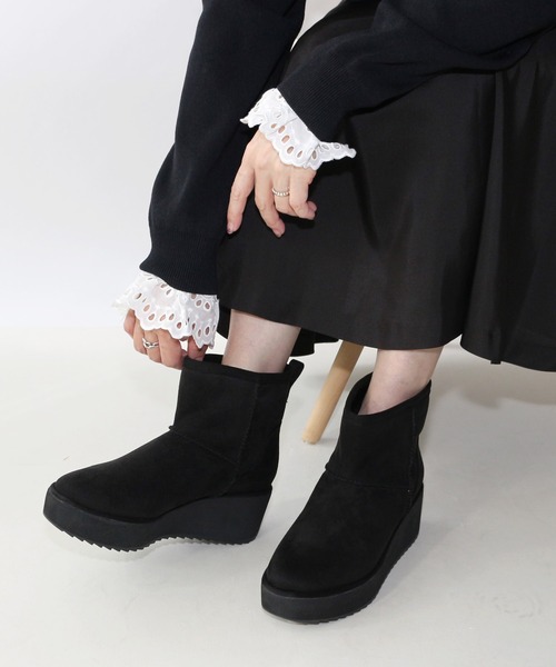 Fin(フィン)の「フェイクファー厚底ブーツ【低反発スポンジ入り】(ブーツ・レディース・ブラック系その他/ベージュ/ブラック・LL/S/M/L)」の4枚目の写真
