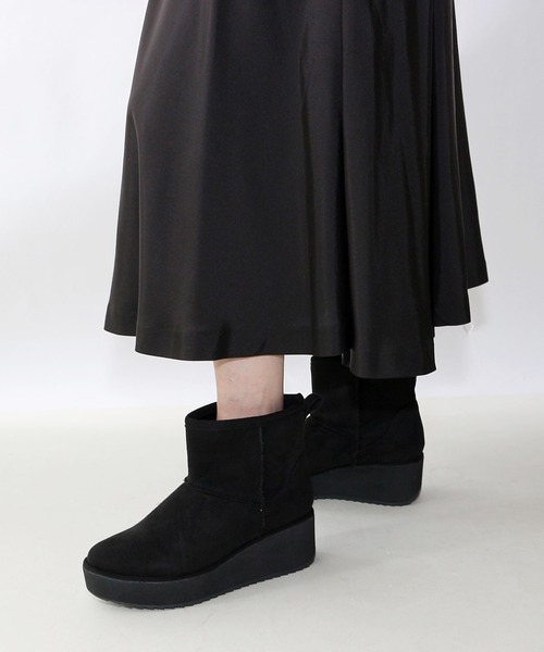 Fin(フィン)の「フェイクファー厚底ブーツ【低反発スポンジ入り】(ブーツ・レディース・ブラック系その他/ベージュ/ブラック・LL/S/M/L)」の6枚目の写真