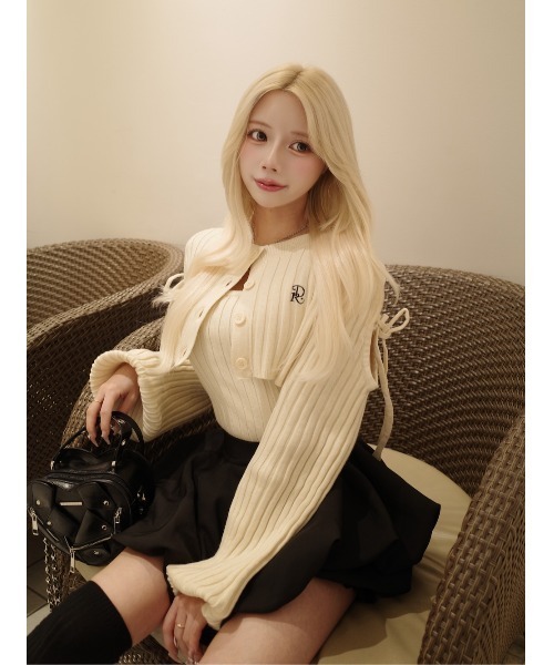 Darich（ダーリッチ）の「ショルダーオープンアンサンブルニットトップス（ニット/セーター・レディース・グレー/アイボリー/サックスブルー/ブラック・FREE）」の2枚目の写真