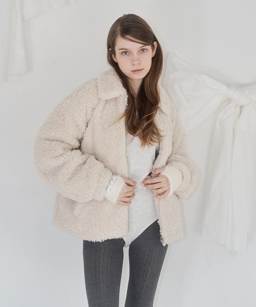 mieya mieya（ミーヤミーヤ）の「【mieya mieya】POODLE BOOA COAT/プードルボアコート（ブルゾン・レディース・ブラック/ホワイト・FREE）」の2枚目の写真