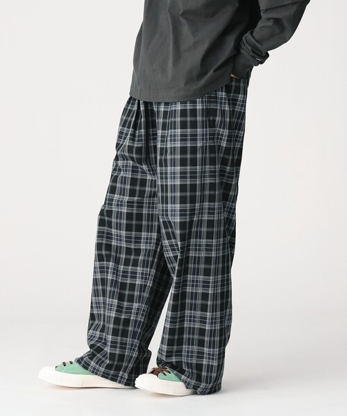 BEAMS（ビームス）の「チェック ワイド イージーパンツ【ワイドストレートフィット】（その他パンツ・メンズ・ベージュ/ブラック・S/XL/L/M）」の2枚目の写真