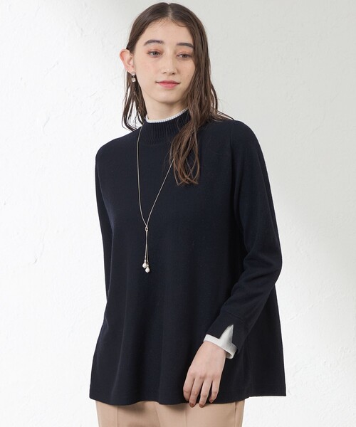 amaca(アマカ)の「バイカラーラインチュニックニット(ニット/セーター・レディース・ブルー系その他2/オフホワイト/ダークネイビー・40/38)」の2枚目の写真