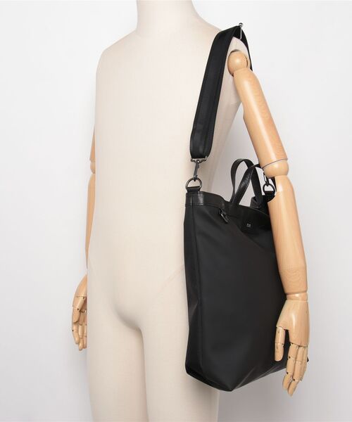 DECADE(ディケイド)の「マットウレタンxレザー・トートショルダーバッグ DECADE(DCD-01189F) ディケイド Matte Tote Shoulder Bag(トートバッグ・メンズ・ブラック・フリー)」の5枚目の写真
