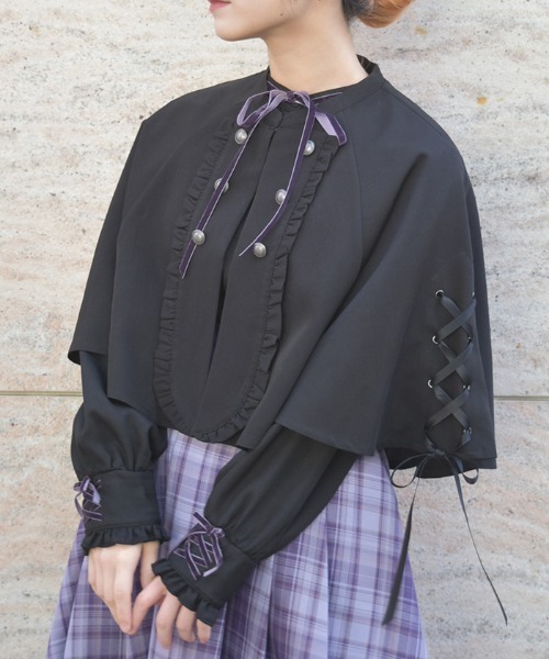 axes femme（アクシーズファム）の「Ｗ釦レースアップケープ（ベスト・レディース・グレー/ブラック/ブルーグリーン・FREE）」の2枚目の写真