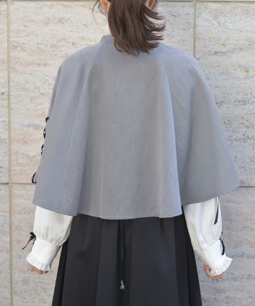 axes femme（アクシーズファム）の「Ｗ釦レースアップケープ（ベスト・レディース・グレー/ブラック/ブルーグリーン・FREE）」の6枚目の写真