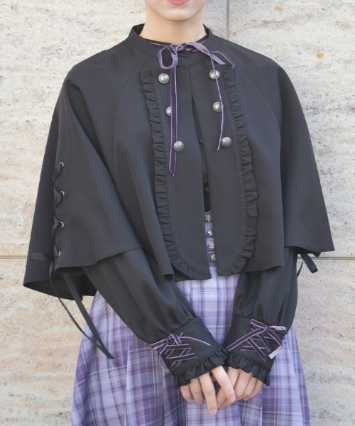 axes femme（アクシーズファム）の「Ｗ釦レースアップケープ（ベスト・レディース・グレー/ブラック/ブルーグリーン・FREE）」の9枚目の写真