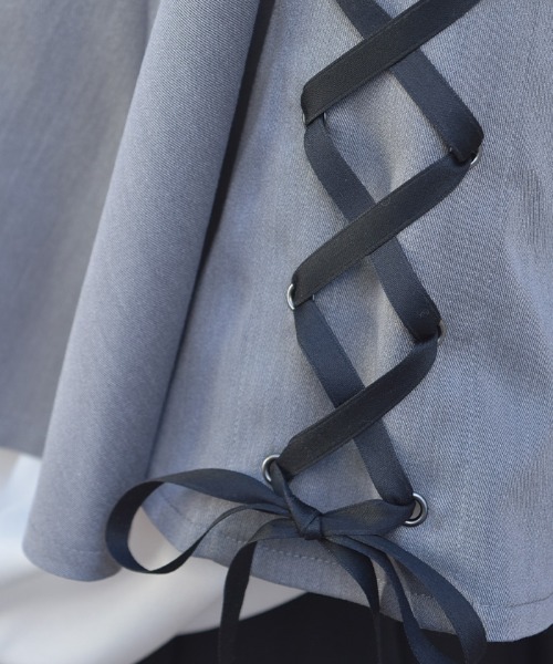 axes femme（アクシーズファム）の「Ｗ釦レースアップケープ（ベスト・レディース・グレー/ブラック/ブルーグリーン・FREE）」の10枚目の写真