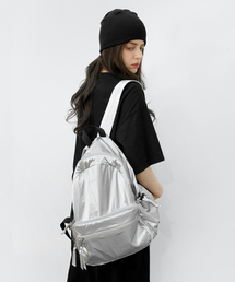 D.LAB（ディラップ）の「ポールグロッシーバックパック - シルバー + 光沢オリングキーホルダー付き（バックパック/リュック）」