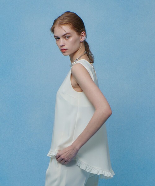 LOULOU WILLOUGHBY（ルルウィルビー）の「【LOULOU WILLOUGHBY】パールネックレス付きフリルブラウス（シャツ/ブラウス・レディース・ブラック/オフホワイト/ピンク・2）」の5枚目の写真