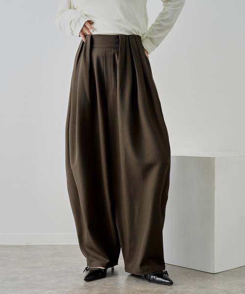 NOGLE(ノグル)の「【NOGLE/ノグル】ウエストタックワイドカーブスラックス(スラックス・レディース・ブラウン/アイボリー/ブラック/グレー・FREE)」の4枚目の写真