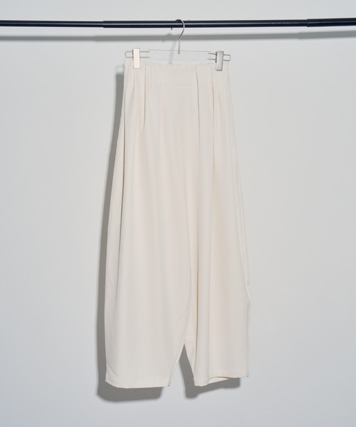 NOGLE(ノグル)の「【NOGLE/ノグル】ウエストタックワイドカーブスラックス(スラックス・レディース・ブラウン/アイボリー/ブラック/グレー・FREE)」の22枚目の写真