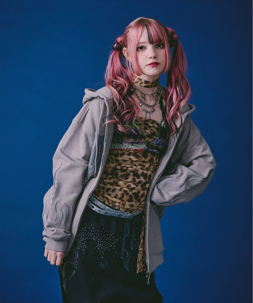 GALFY(ガルフィー)の「『GALFY/ガルフィー』ファイヤーピカピカZIPパーカー【Z】(パーカー・レディース・ブラック/グレイッシュベージュ・L/XL)」の8枚目の写真