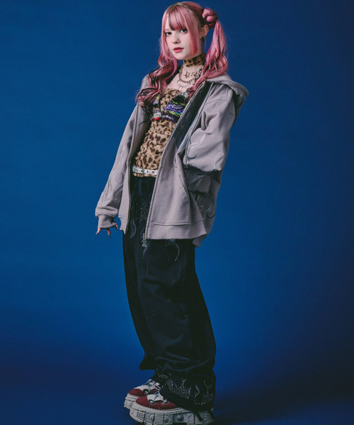GALFY(ガルフィー)の「『GALFY/ガルフィー』ファイヤーピカピカZIPパーカー【Z】(パーカー・レディース・ブラック/グレイッシュベージュ・L/XL)」の5枚目の写真
