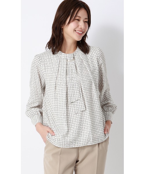 AOYAMA(アオヤマ)の「4WAYボウタイブラウス|通勤&オフィス&入卒&セレモニー&オケージョン|(シャツ/ブラウス・レディース・ブラウン系/ライトベージュ/ネイビー/ライトグレー/ホワイト・S/LL/L/M)」の3枚目の写真