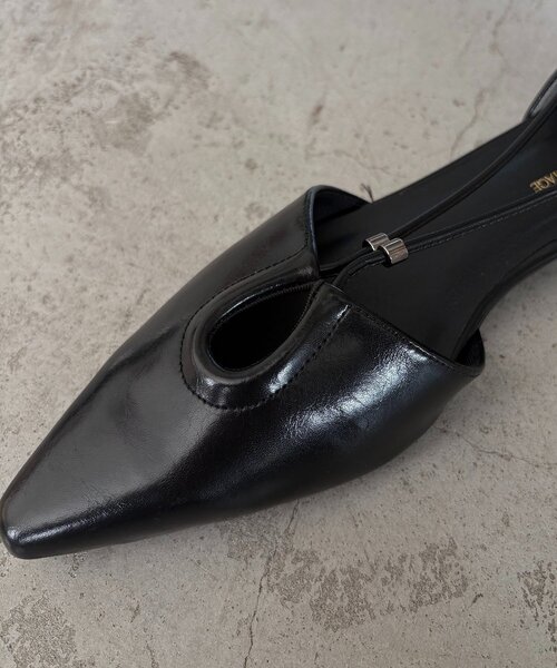 CAPRICIEUX LE'MAGE（カプリシューレマージュ）の「クロスストラップフラットシューズ（パンプス・レディース・ブラック/ベージュ・36/38/37）」の6枚目の写真