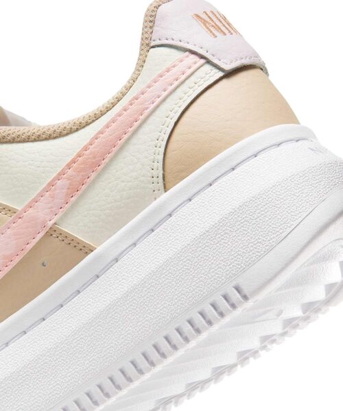 NIKE(ナイキ)の「ナイキ コート ビジョン アルタ ウィメンズシューズ / Nike Court Vision Alta Women's Shoes FD9921-181 Sail(スニーカー・レディース・クリーム・25.5/23/24/25/26/22/22.5/24.5/23.5)」の8枚目の写真